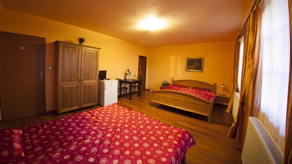 Penzion Zatisi Mikulov Ruang foto