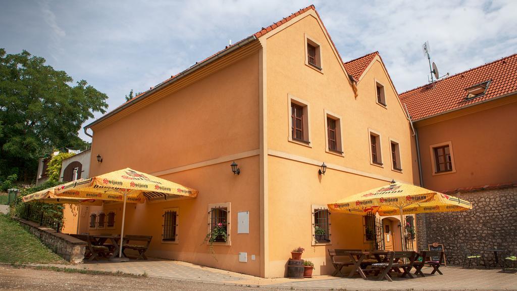 Penzion Zatisi Mikulov Bagian luar foto