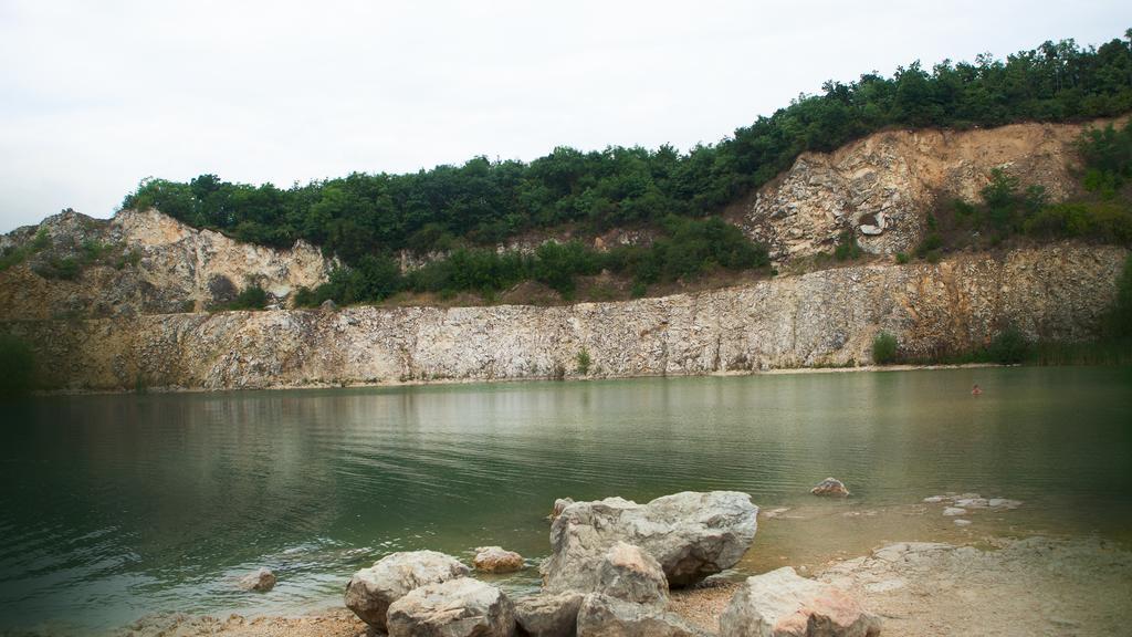 Penzion Zatisi Mikulov Bagian luar foto