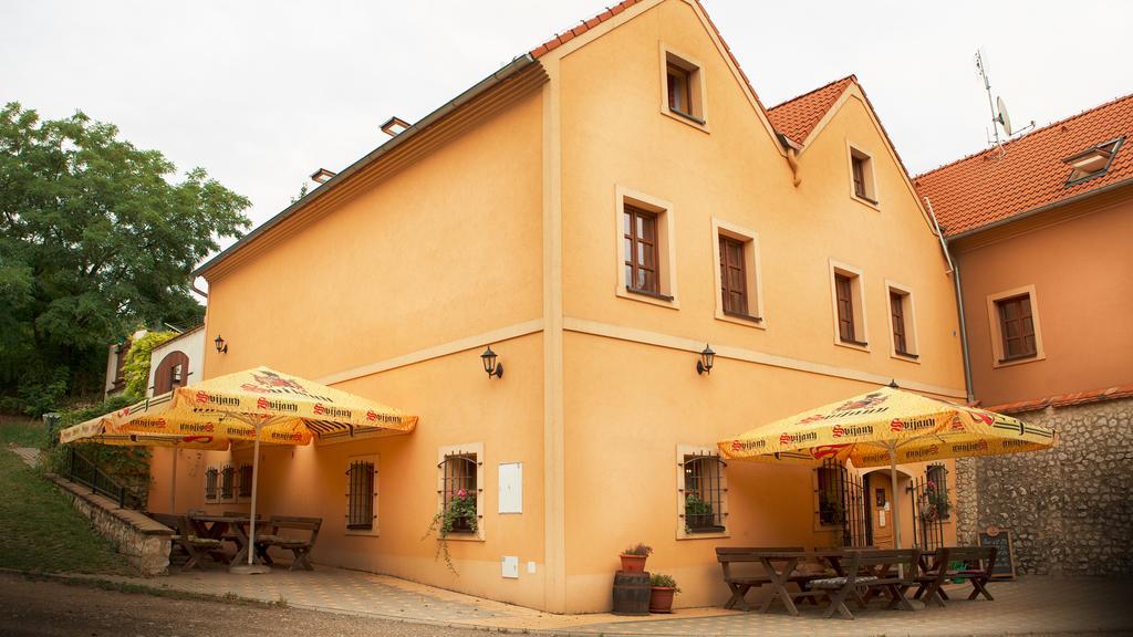 Penzion Zatisi Mikulov Bagian luar foto